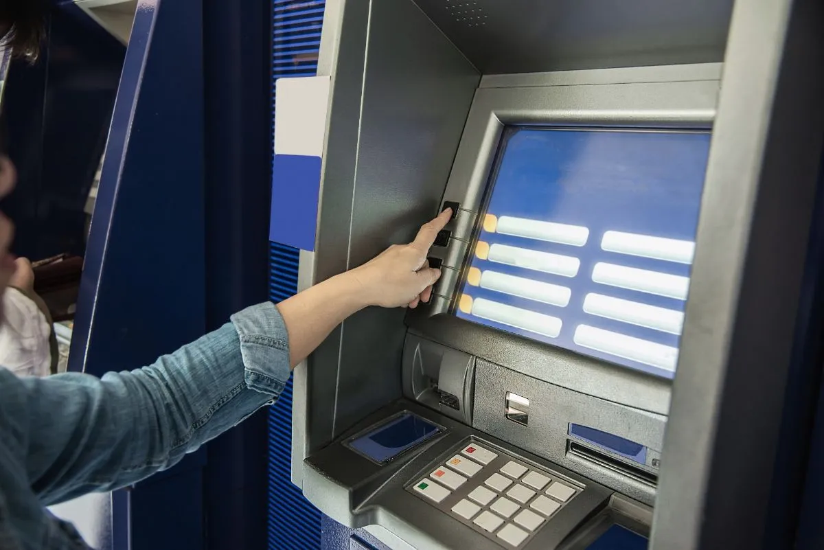 Cara Cek Nomor Rekening BCA di ATM