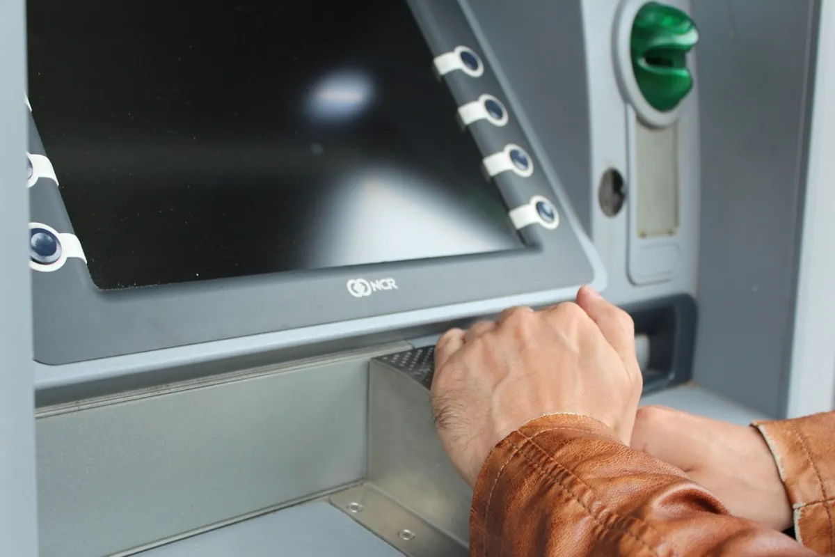 Alasan Harus Mengganti PIN ATM Rutin
